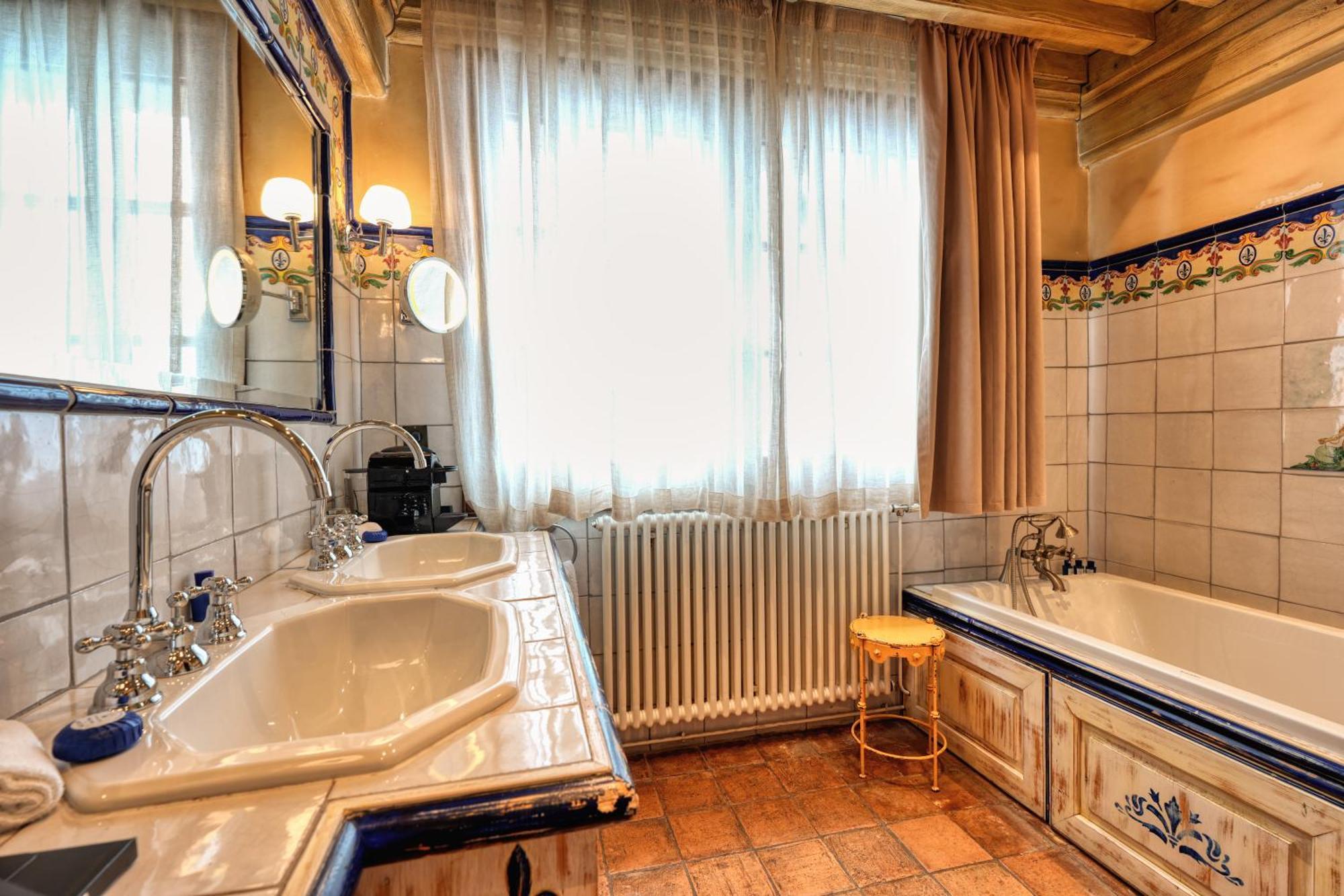 Le Saint Joseph Hotel Корчевел Екстериор снимка