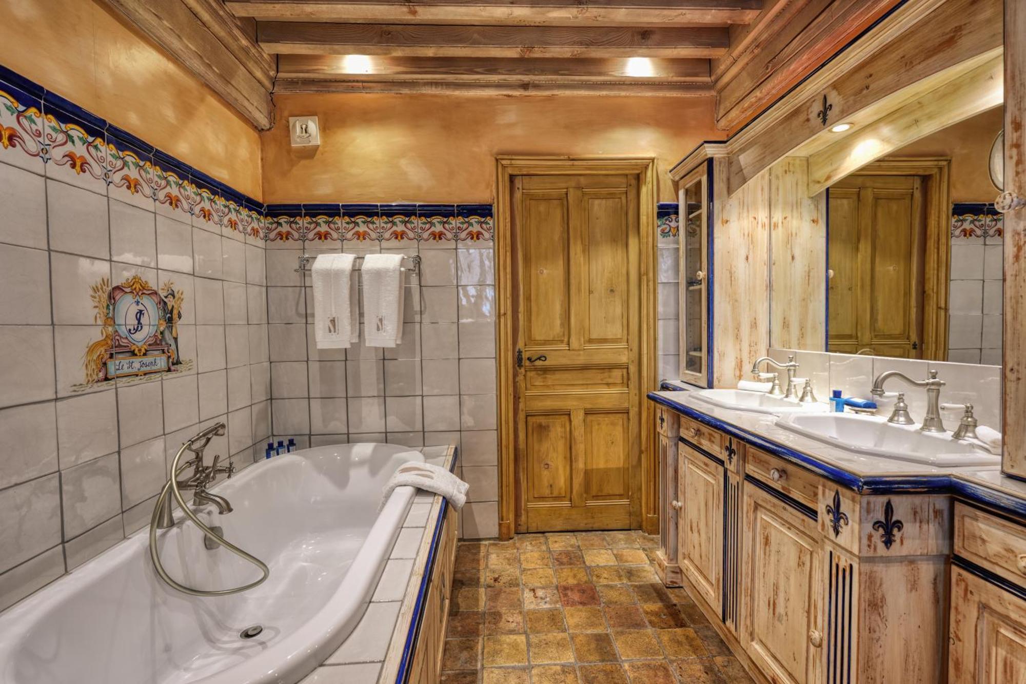 Le Saint Joseph Hotel Корчевел Екстериор снимка
